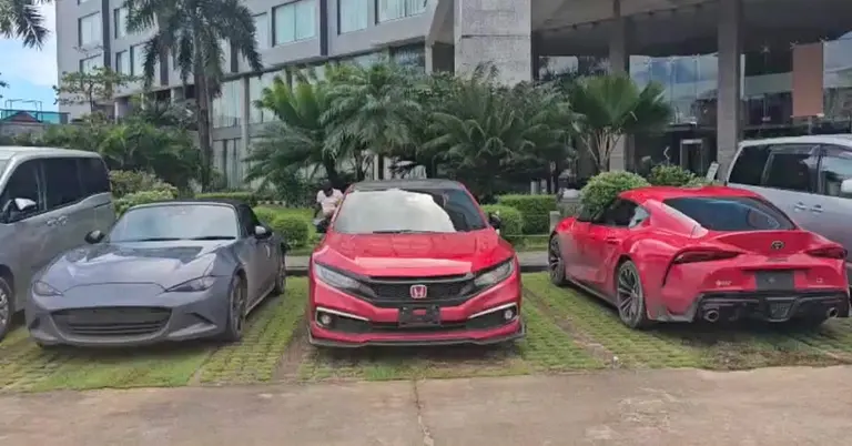আটক হওয়া বিলাসবহুল গাড়ি